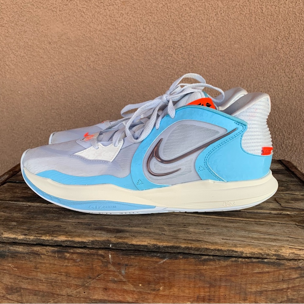 Nike Kyrie 5 Low Football Shoe